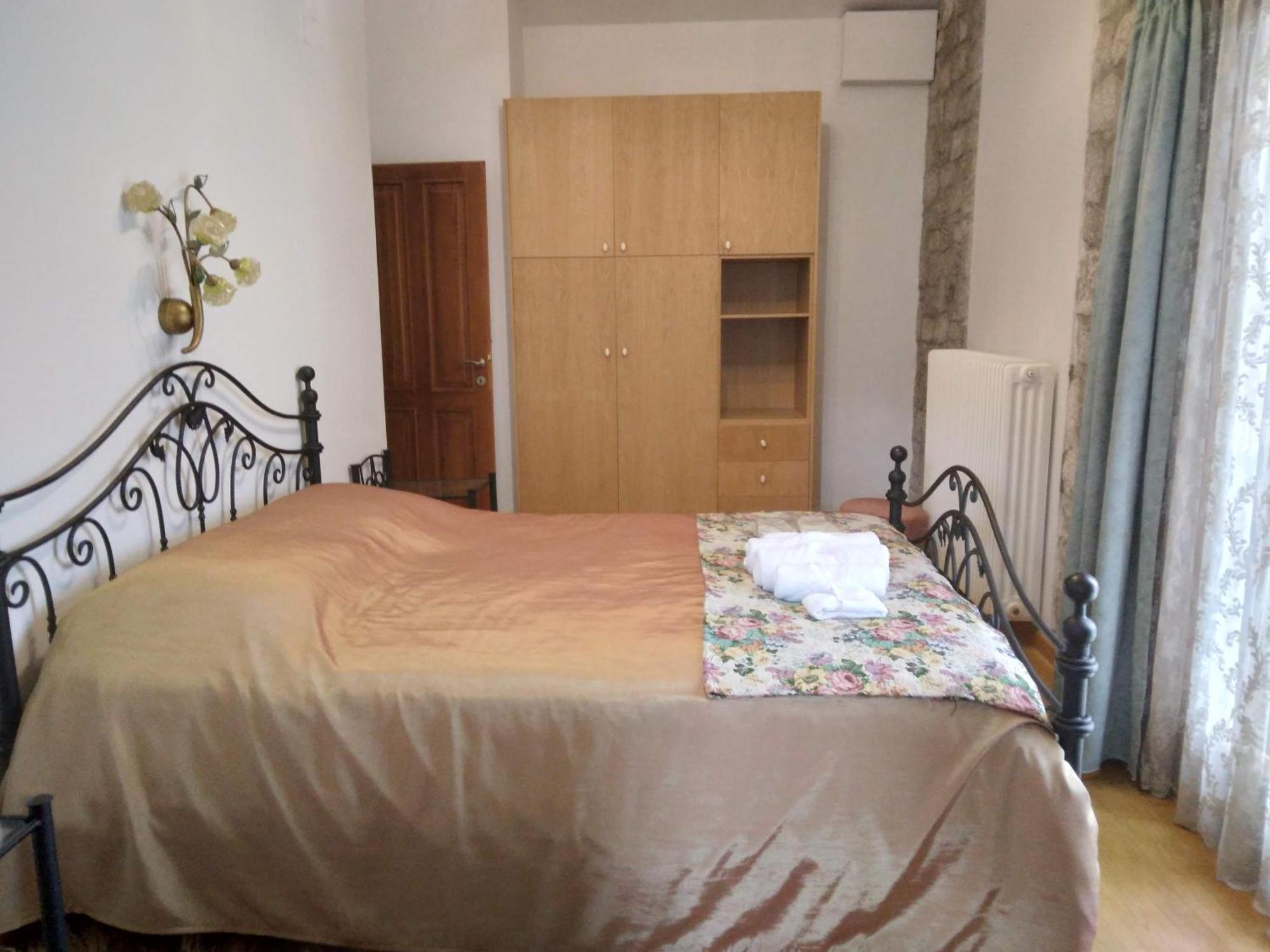 Ferienwohnung Xenios Petritis Levádeia Exterior foto